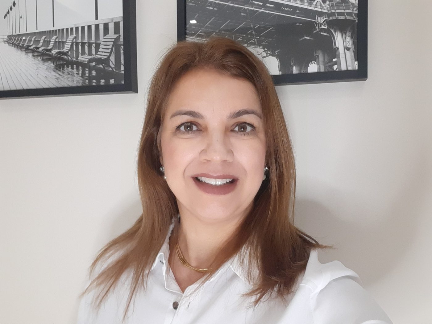 Retrato de Katia Reis sorrindo