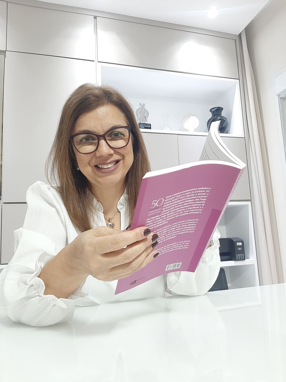Retrato de Katia Reis sorrindo